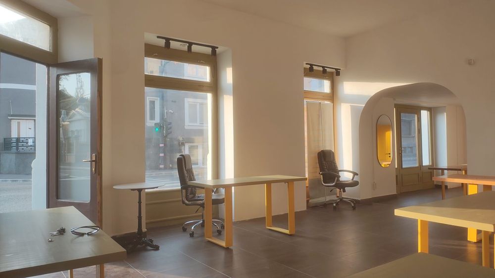 Închiriez spațiu comercial 80m2  central Muzeul Oradea