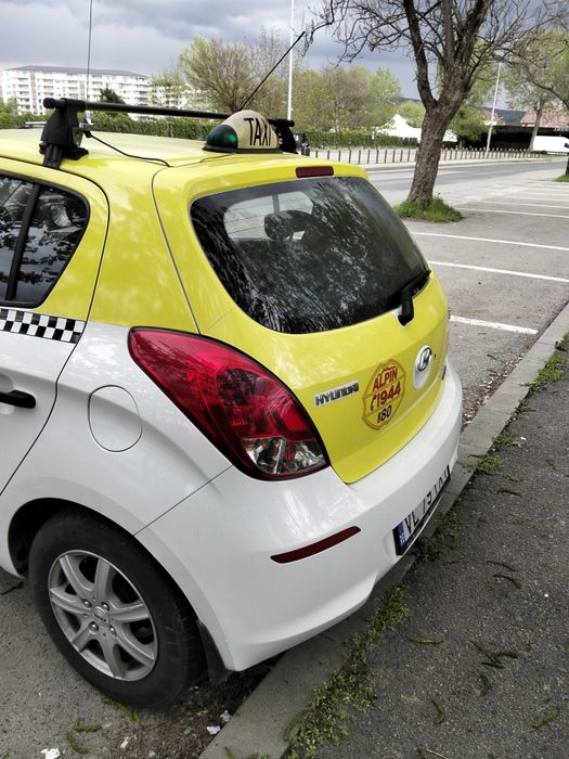 Vând Hyundai i20 cu licență taxi