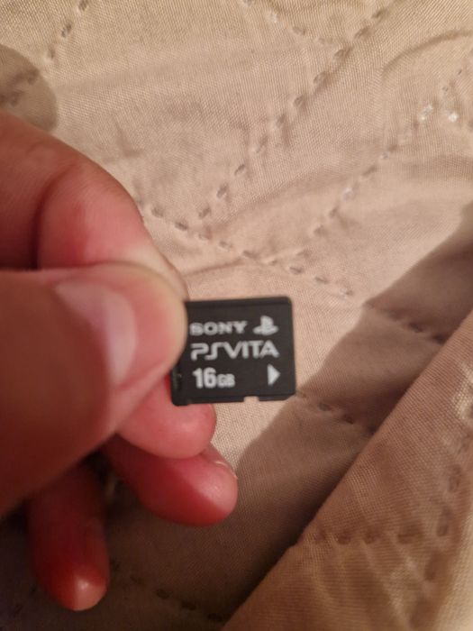 Продам прошитую ps vita fat