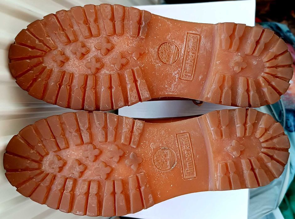 Bocanci damă impermeabili marca ,,TIMBERLAND,, măr. 38 din piele nabuc