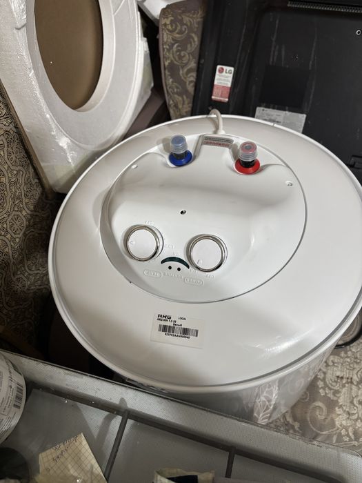 Продам водонагреватель(аристон)