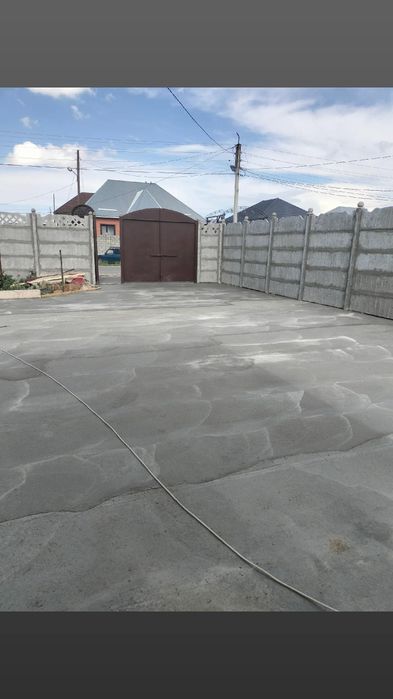 Стяжка заливаем .