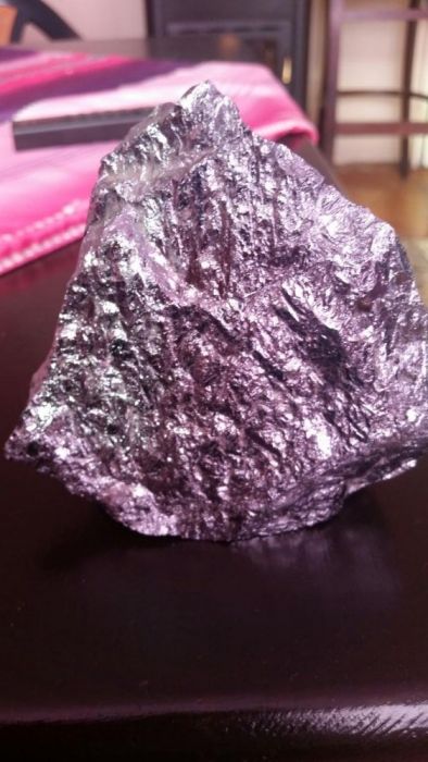 Продавам интересен камък