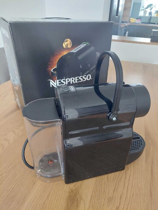 Espressor Nespresso Inissia - cu capsule