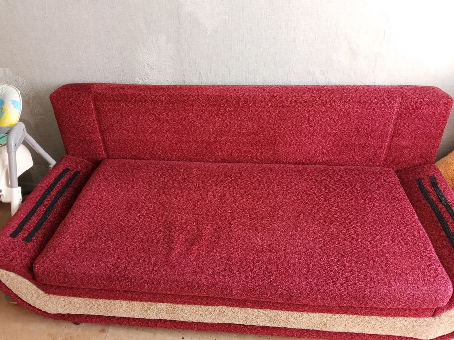 Продам срочно деван спала дочка