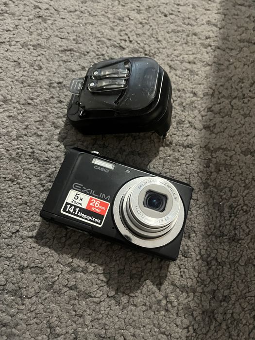 Aparat foto Casio 14.1 megapixeli