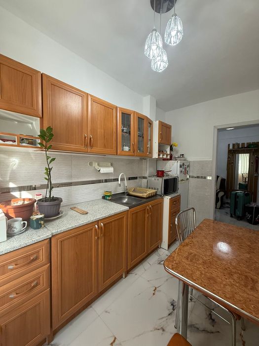 Proprietar, vand apartament 2 camere, centru Caransebes