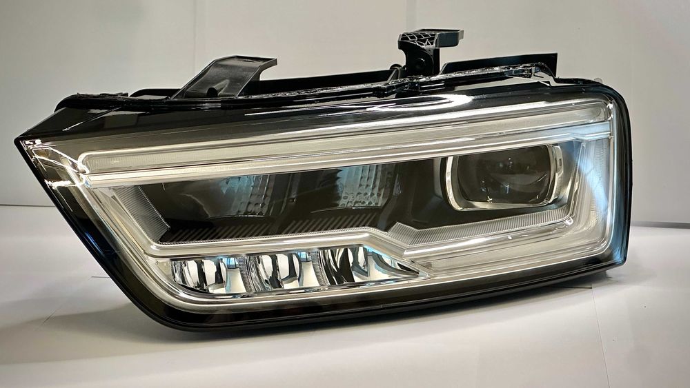 Far LED Audi Q3 Complet - 8U0941034 - in stare foarte buna