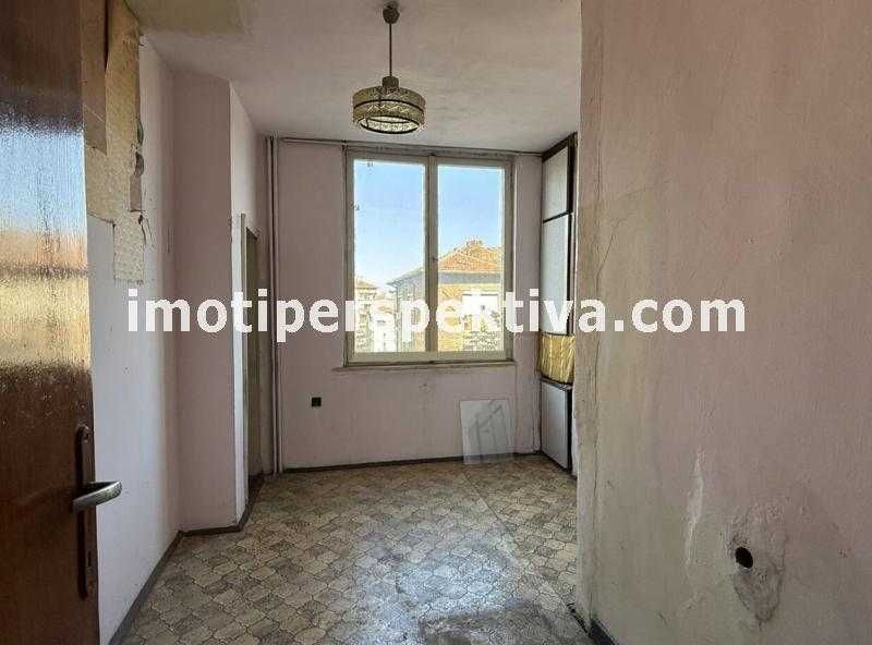 Продава се Многостаен апартамент в Пловдив, Кючук Париж - 100 кв.м за 1650 €/кв.м - Снимка #1