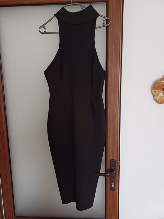 Rochie cu umerii goi