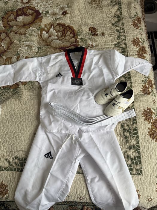 Таэквондо формасы сатылады