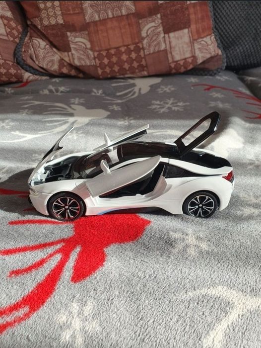 Macheta metalica BMW I8 scara 1:24 noua