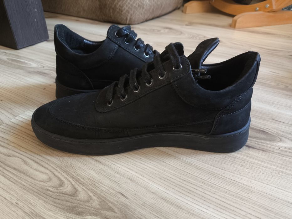 Два чифта обувки