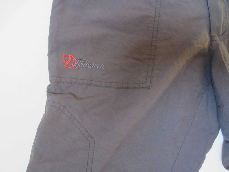 Pantalon bermude Fjall Raven, masura 38, material 73%polyamida+27%bumbac), culoare gri inchis, stare f. buna