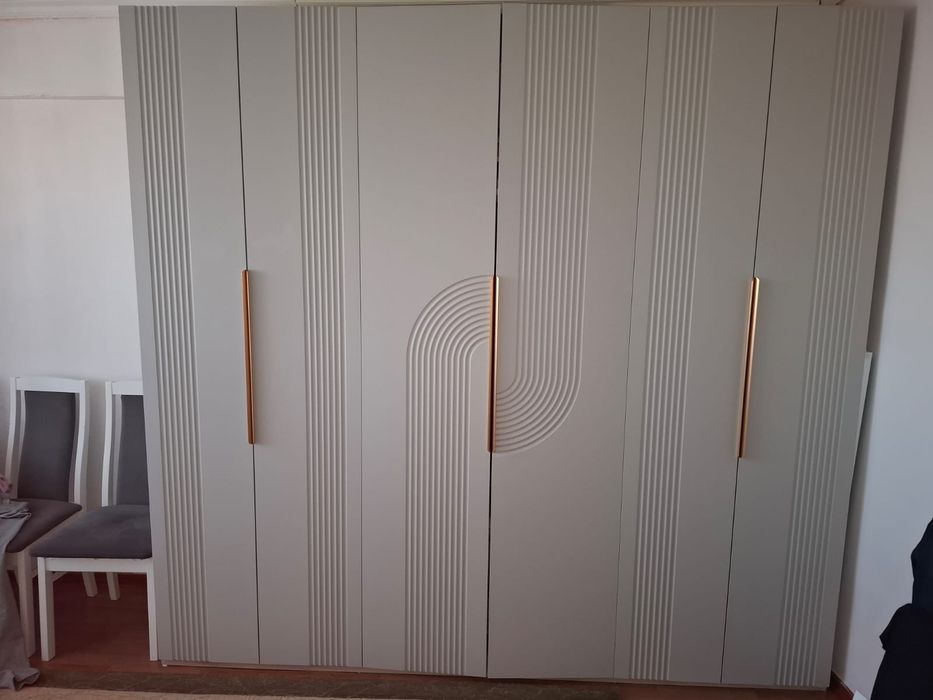 Продается шкаф 6 дверный