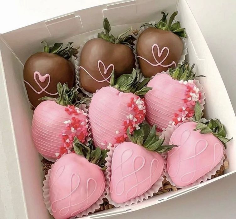 Финики/голубика / клубника в шоколаде