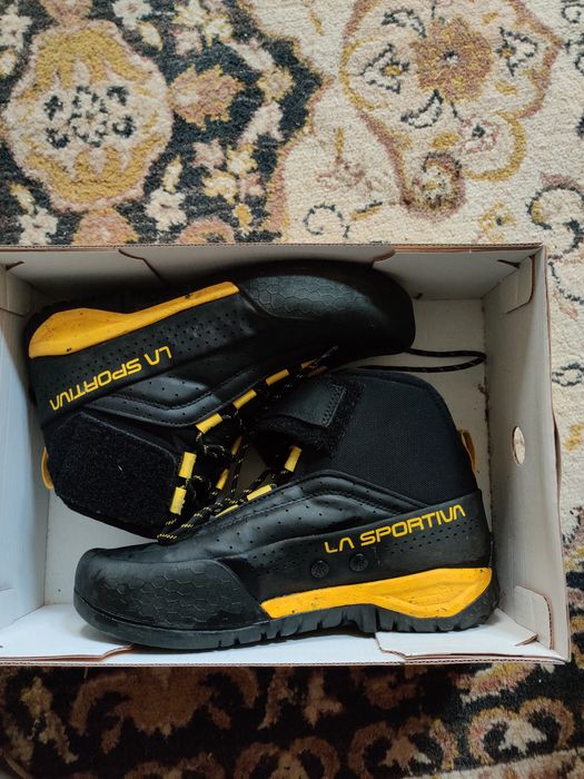 La Sportiva TX Canyon Blak/Yellow