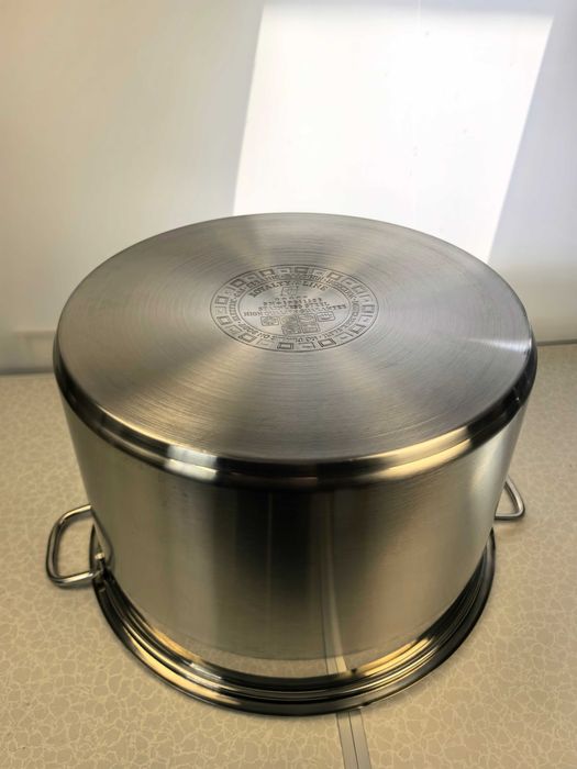 Oala inox 40x27 cm 34 litri cu capac metal 380 lei