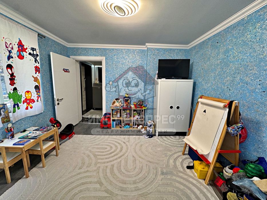 Самостоятелна къща, с двор, кв.Метоха