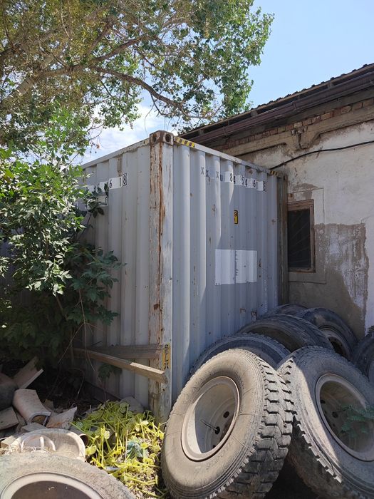 Продам 2 контейнера