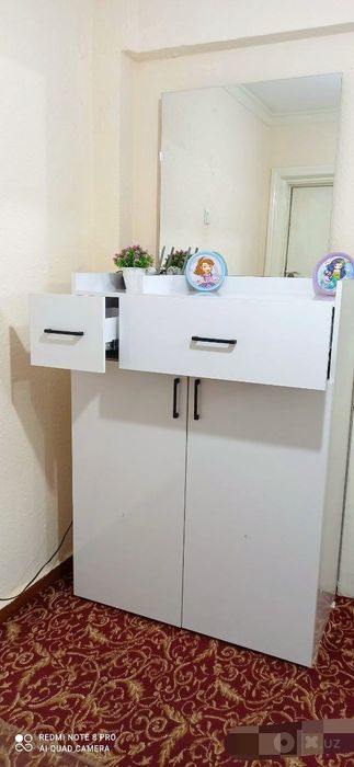 Prihojka shkafi oyoq kiyimlar uchun