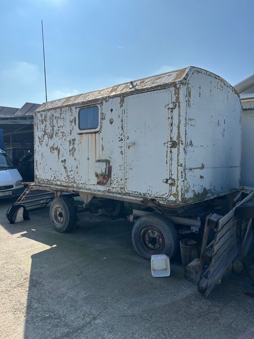 Стар военен фургон, сандвич панел