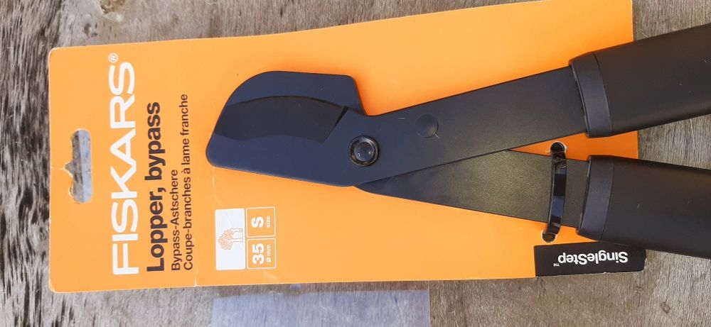 Daraxt qaychisi FISKARS