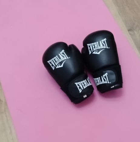 Продам боксерские перчатки