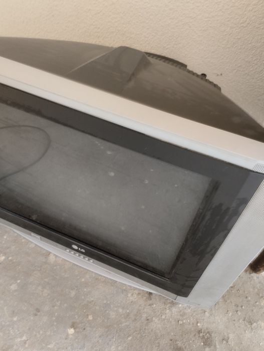 Televizir LG rangli xolati yaxshi tuner qoysa xamma kanal körsatadi