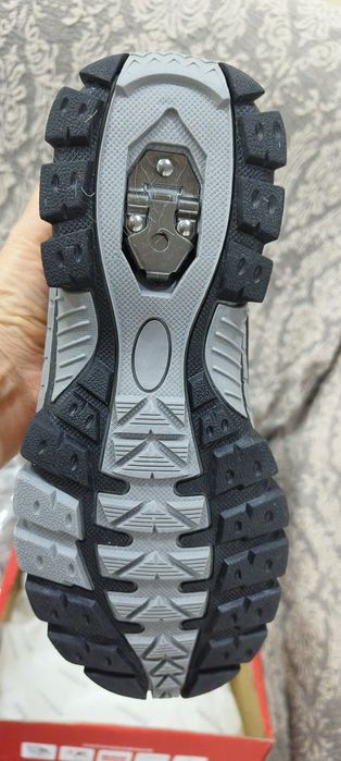 Продам зимние кроссовки