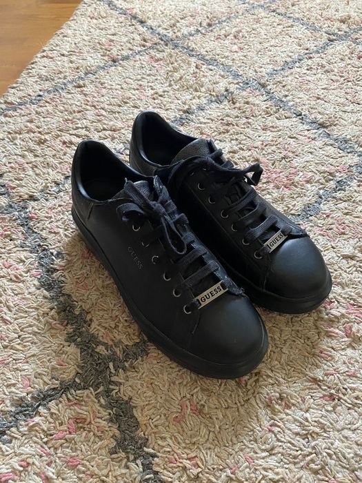 vand adidasi GUESS originali