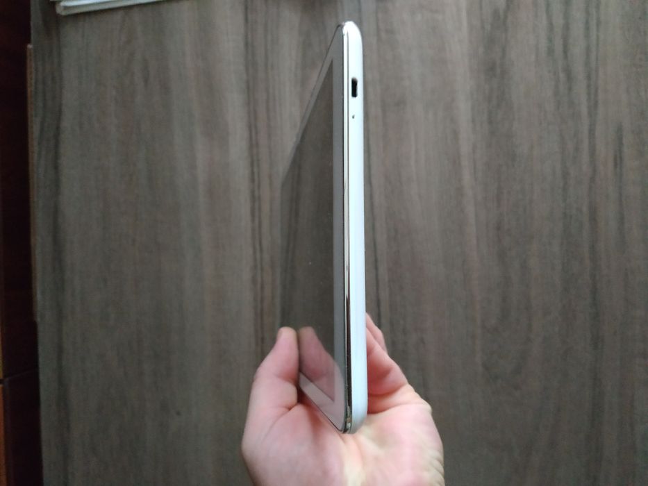 Планшет HUAWEI . Стоит защитное стекло,чехол книжка в подарок52000 тг.