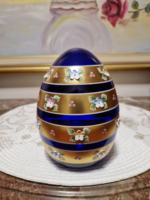 Прекрасна антикварна кристална бомбониера Бохемия