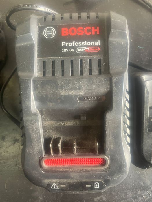 Încărcător Bosch DeWalt