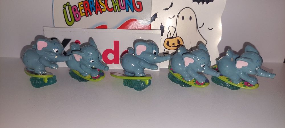 Jucarii kinder la buc
