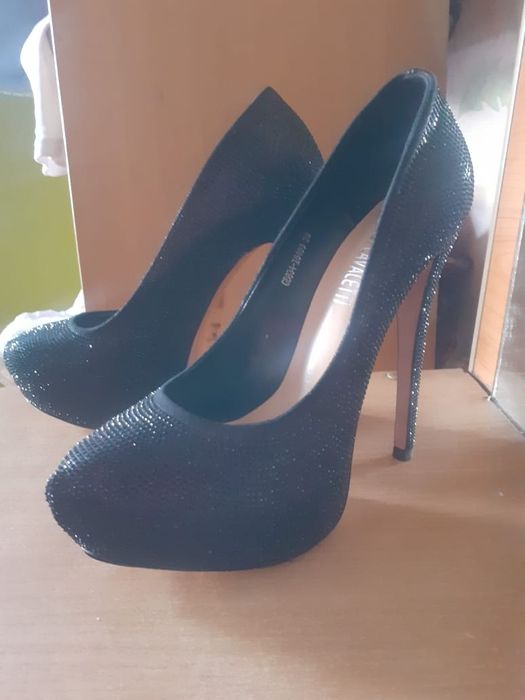 Лабутены 39 размера