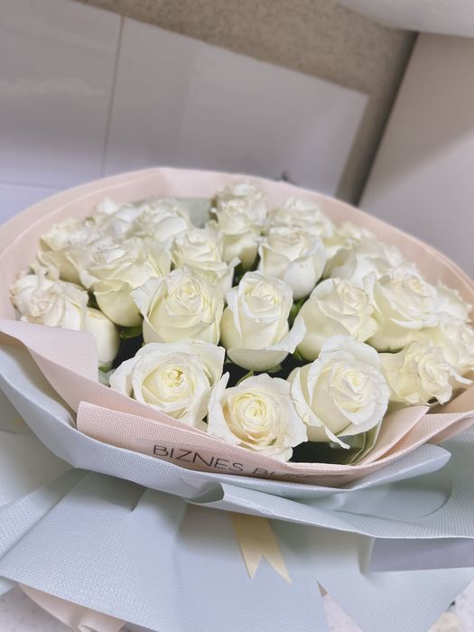 25шт. Ақ роза сатылады.