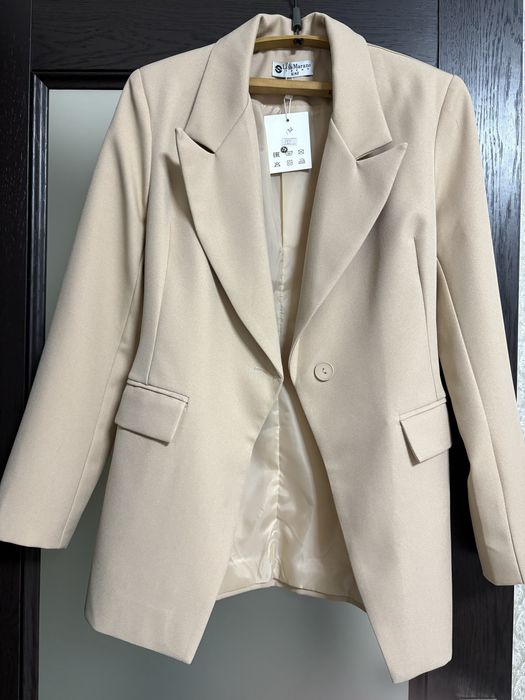 новый приталенный пиджак