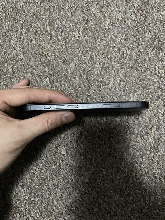 iphone 16 128 гб.  черный цвет