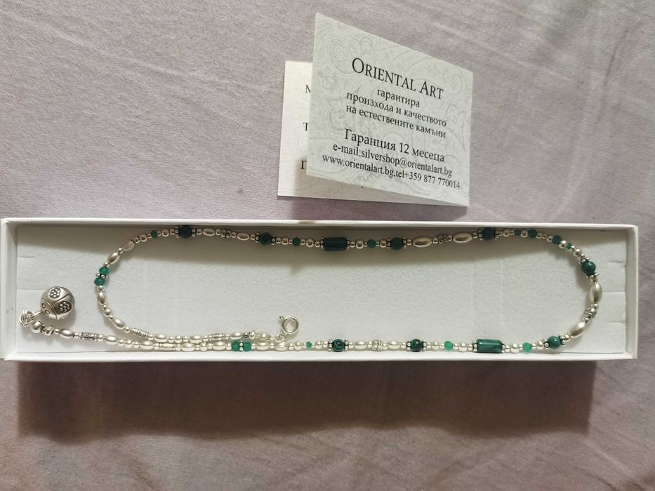 Сребърно колие с малахит