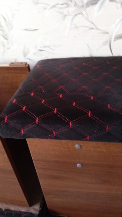 Продам стол и стулья