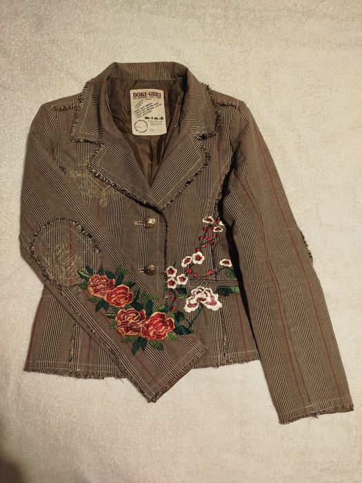 Сако с уникална бродерия