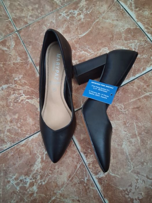 Pantofi stiletto noi cu eticheta
