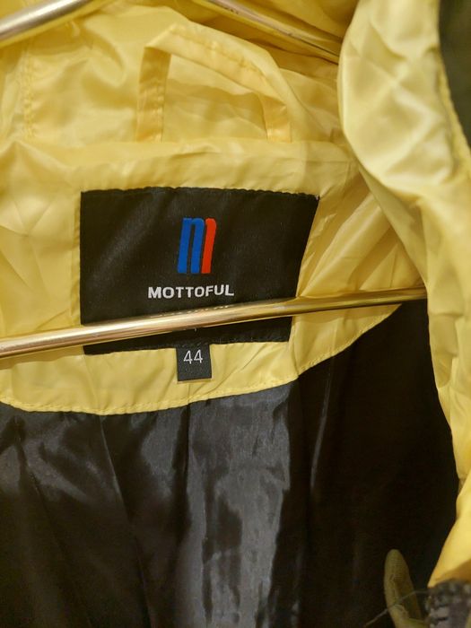 Продам куртку демисезонную