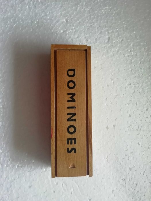 Старо домино в дървена кутия с капак, настолна игра