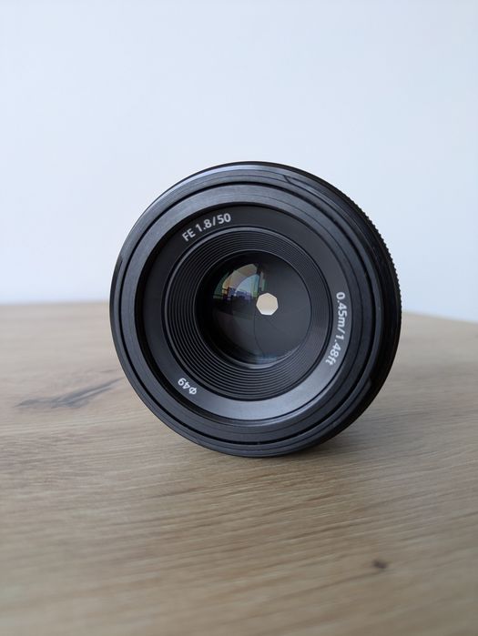 Sony FE 1.8/50 Обектив Като Нов + Сенник, Капачки SEL50F18F