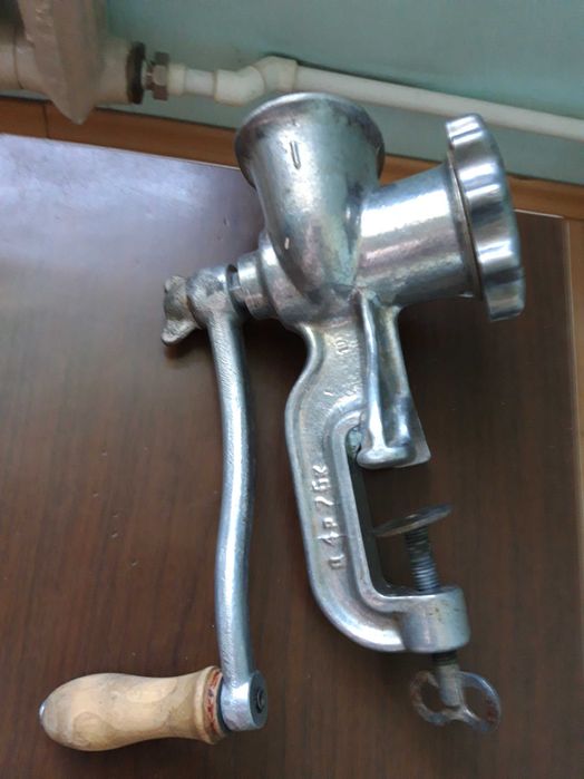 Мясорубка  ручная.