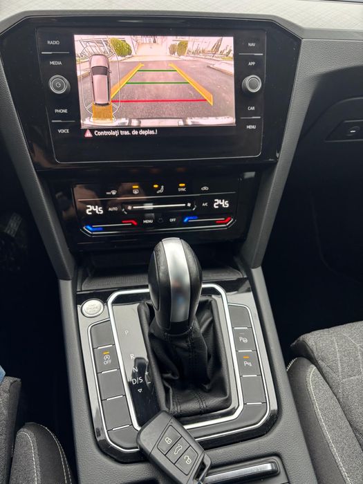 VW Passat 2023 2.0 150 cp