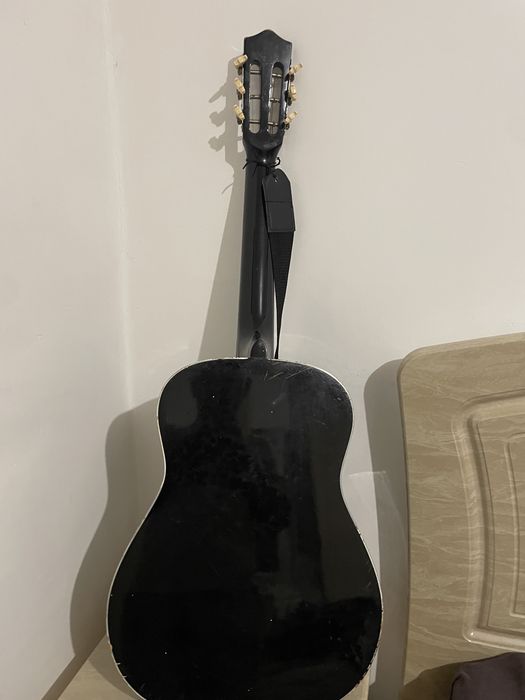 Продам акустическую гитару Lioheng