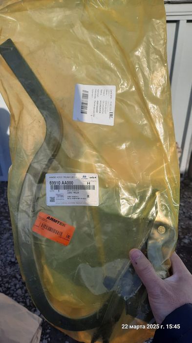 Петля крышки багажника